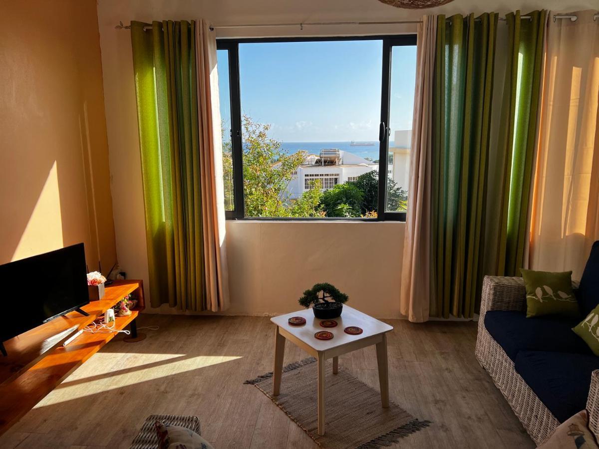 Cosy Seaview Pointe aux Sable